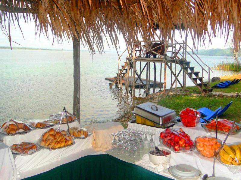Camino Real Tikal‎ Hotel El Remate Kültér fotó