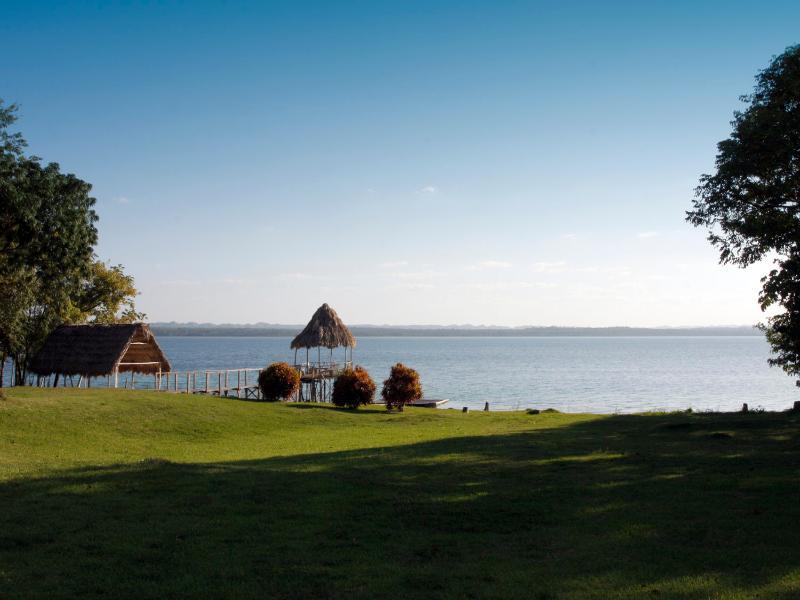Camino Real Tikal‎ Hotel El Remate Kültér fotó