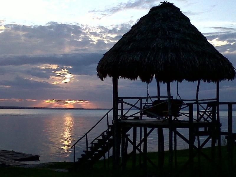 Camino Real Tikal‎ Hotel El Remate Kültér fotó