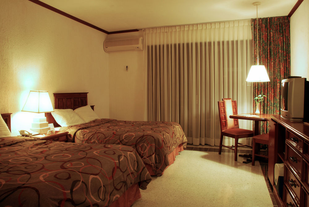 Camino Real Tikal‎ Hotel El Remate Kültér fotó