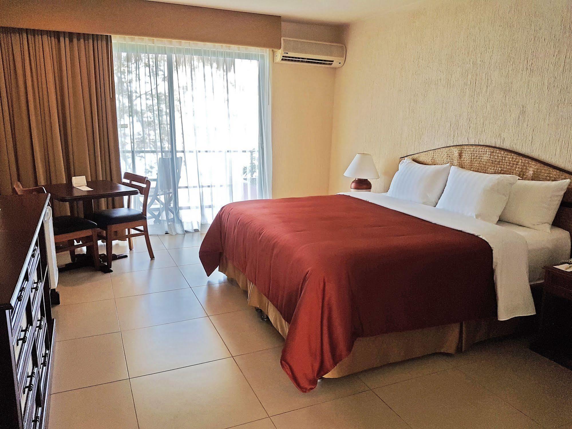 Camino Real Tikal‎ Hotel El Remate Kültér fotó